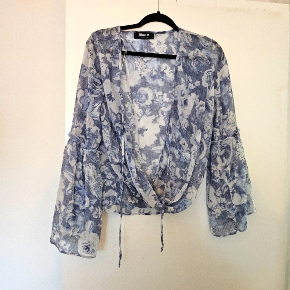 Lightweight long sleeve top